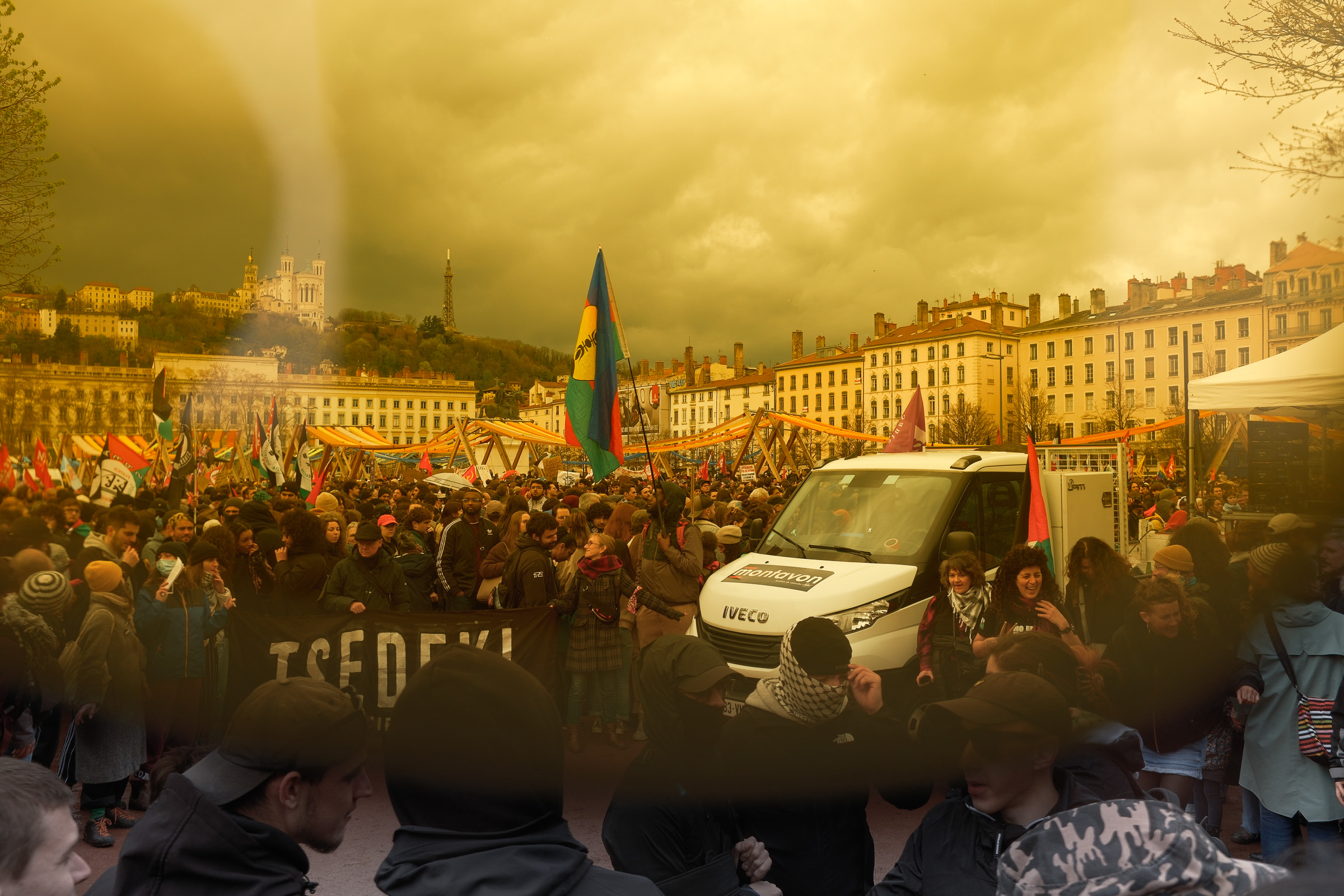 Manifestation photographiée par Jules Bernard - image 8